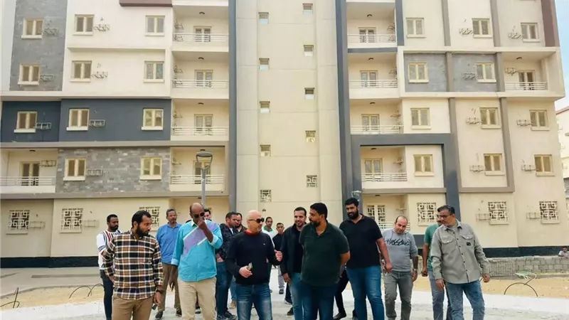 وزير الإسكان يتابع تنفيذ وحدات 