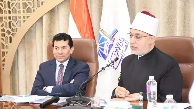 وزير الشباب والرياضة يلتقي مفتي الجمهورية لبحث تعزيز التعاون المشترك