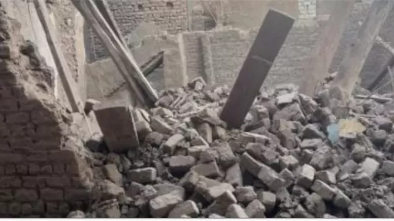 انهيار منزل 3 طوابق خال من السكان فى منطقة بولاق أبو العلا
