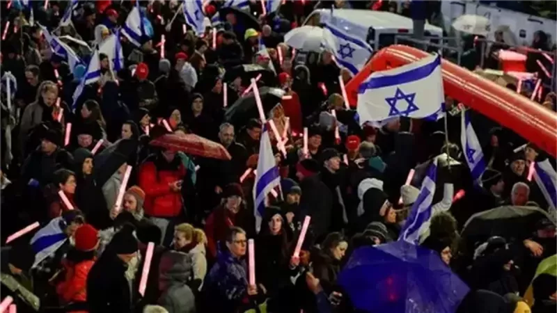 مظاهرات أمام منزل رئيس الاحتلال الإسرائيلي لعدم العفو عن نتنياهو
