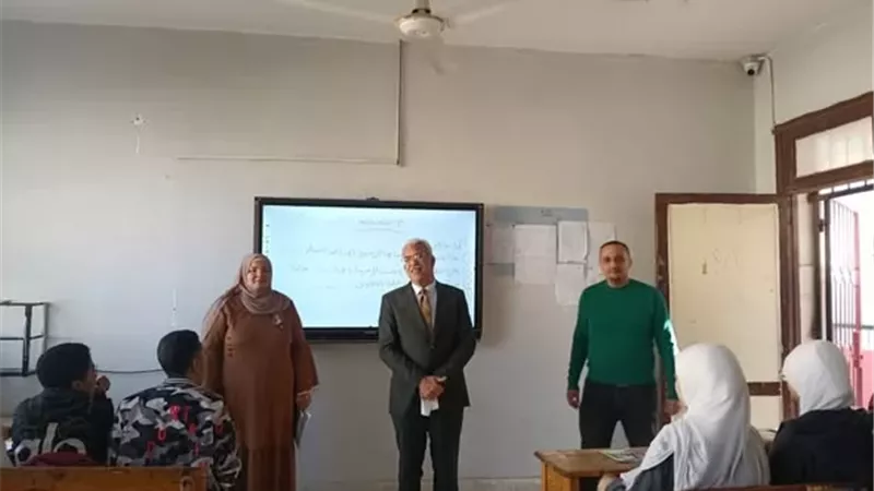 مدير تعليم الإسماعيلية يتفقد انتظام الدراسة بمدينة المستقبل..صور