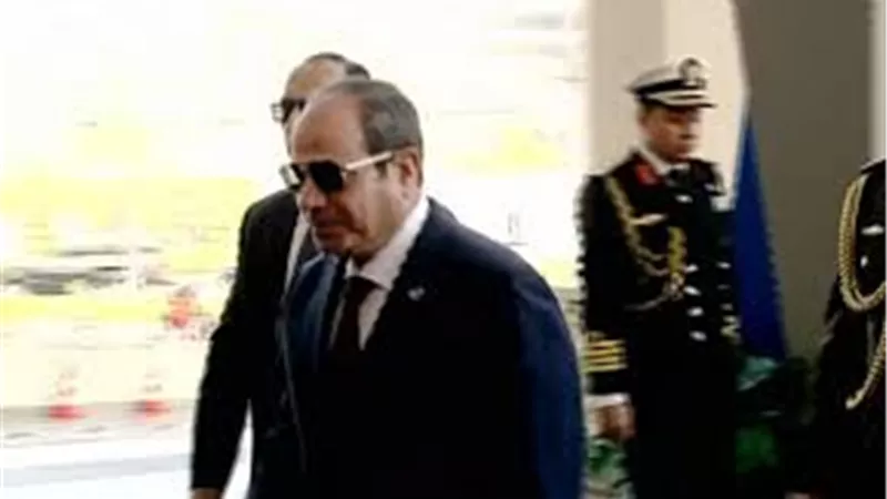 الرئيس السيسي يتفقد المعرض الدولي للصناعات الدفاعية 