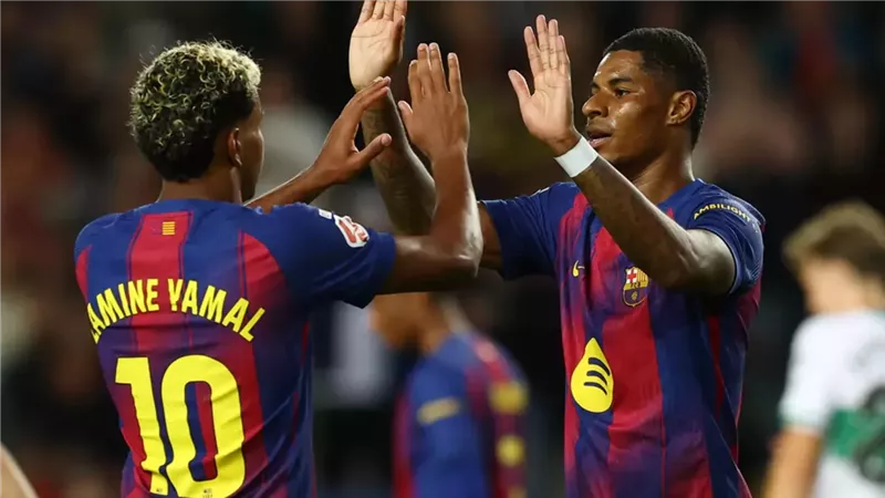 برشلونة يفتح الباب أمام رحيل لاعبيه