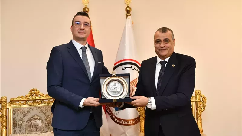 وزير الإنتاج الحربي يستقبل وزير الاقتصاد والصناعة البلغاري لبحث أوجه التعاون