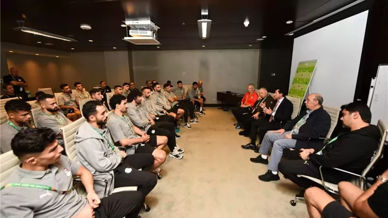 قبل مواجهة الكويت .. وزير الرياضة وأبو ريدة في معسكر المنتخب