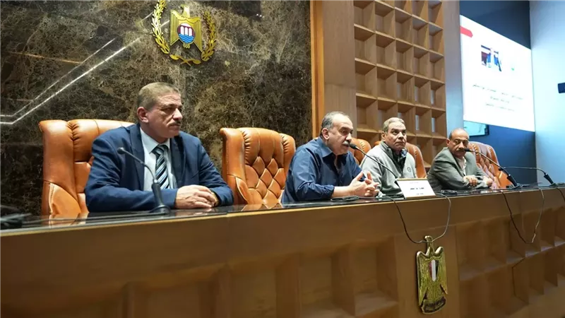 محافظ أسيوط يتابع استعدادات إعادة الانتخابات