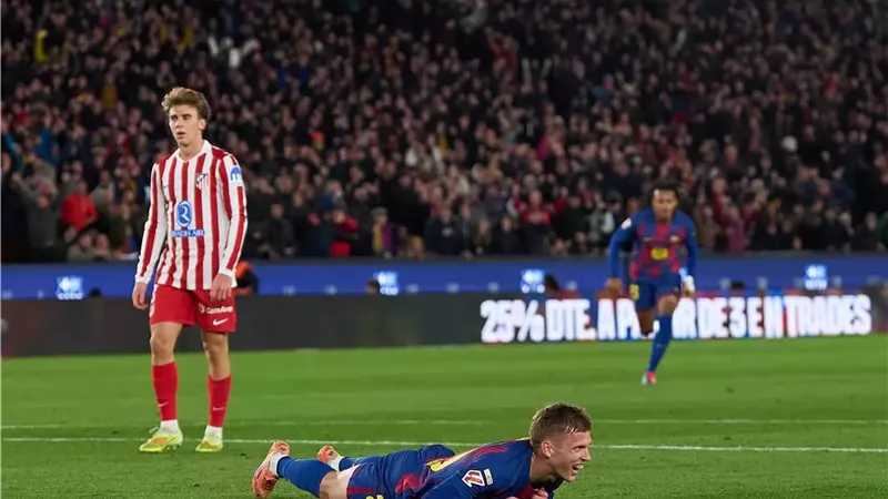 صدمة لجماهير البرسا.. اصابة قوية للاعب برشلونة أمام أتلتيكو مدريد