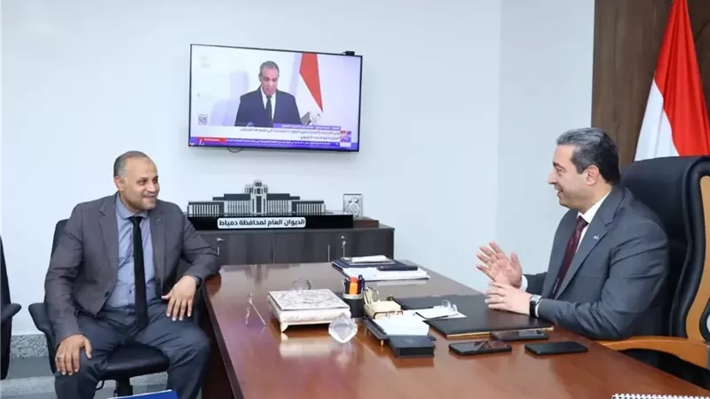 محافظ دمياط يهنئ مدير عام هيئة البريد الجديد