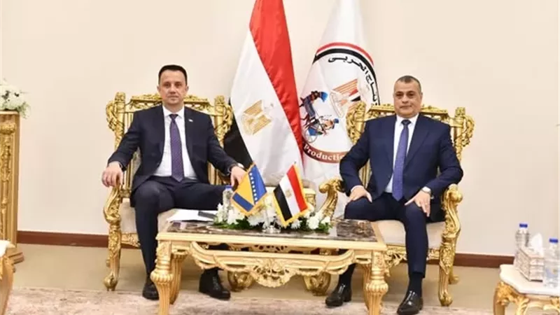 وزير الإنتاج الحربي و وزير الطاقة البوسني يناقشان سبل التعاون