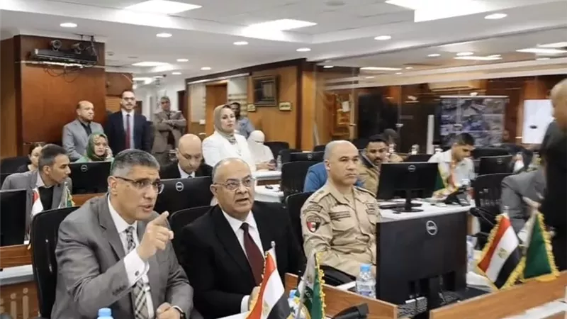 محافظ الجيزة يُتابع انتظام فتح لجان انتخابات النواب بدائرة إمبابة