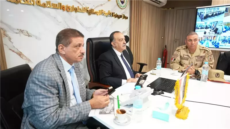 محافظ أسيوط يترأس غرفة العمليات المركزية لمتابعة انتخابات النواب