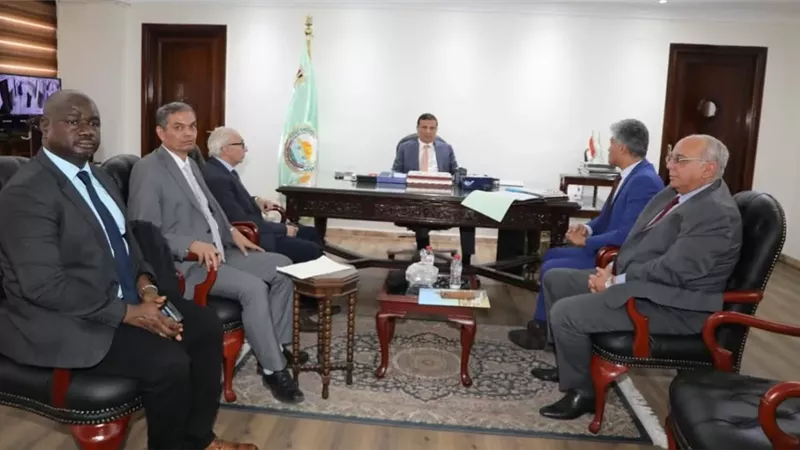 وزير الزراعة يبحث الشراكات الإقليمية الزراعية مع مرصد الصحراء والساحل