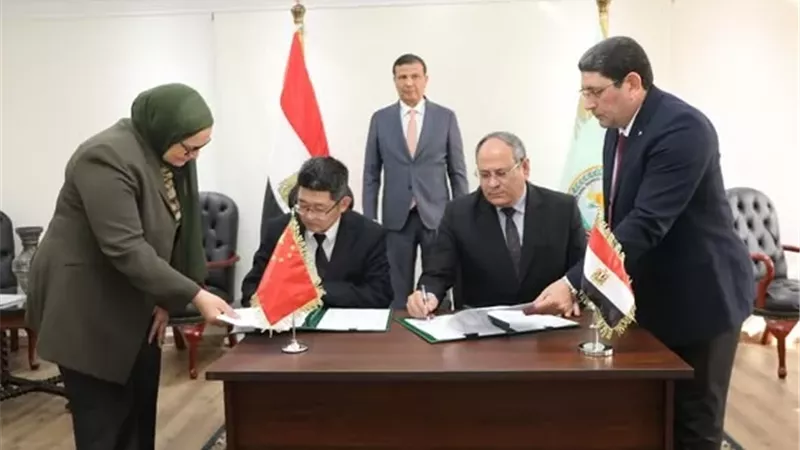 وزير الزراعة يشهد اتفاقية لتعزيز الشراكة الأكاديمية والزراعية مع الصين