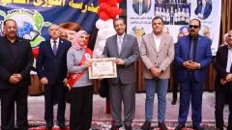 محافظ دمياط يشهد طابور الصباح بمدرسة اللوزى
