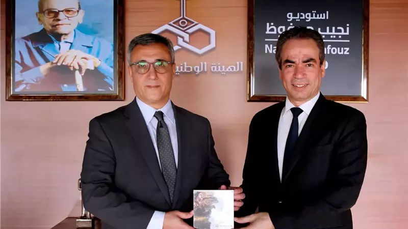سفير الجزائر يزور استديو نجيب محفوظ بماسبيرو ويشيد بالعلاقات التاريخية بين البلدين