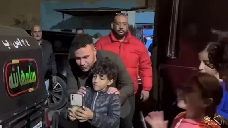 محمد إمام يواصل تصوير مسلسله الكينج بعد تعرض اللوكيشن لحريق ضخم
