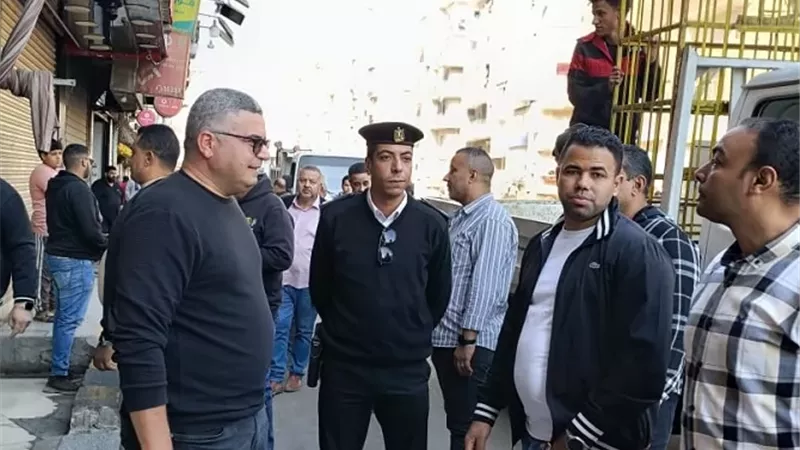 حملة مفاجئة لحي الطالبية بشارع ضياء وغلق ٣ محلات تعمل بدون ترخيص