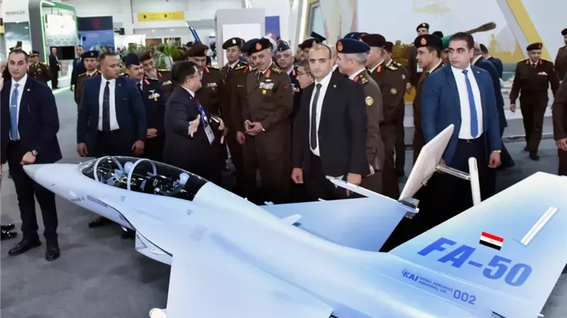 وزير الدفاع ورئيس الأركان يعقدان عدد من اللقاءات الثنائية