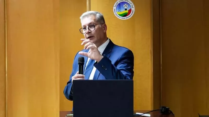 وزير البترول يلتقي كوادر هيئة الثروة المعدنية والصناعات التعدينية