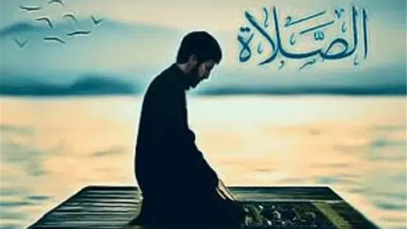 الصلاة بالنعال بين الندب والإباحة.. .وضوابطه الشرعية