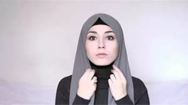 حكم ظهور لون الشعر من تحت الطرحة