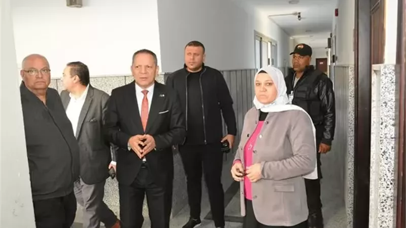 رئيس جامعة دمياط يفاجئ عدد من الكليات