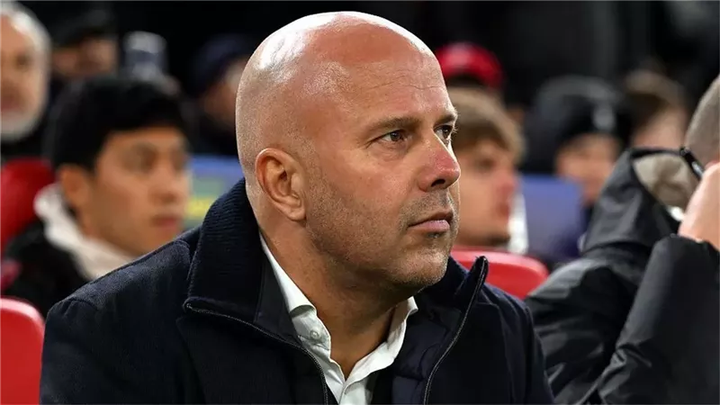 بعد تعادل ليفربول مع ليدز يونايتد.. سلوت يعلق علي عدم مشاركة صلاح