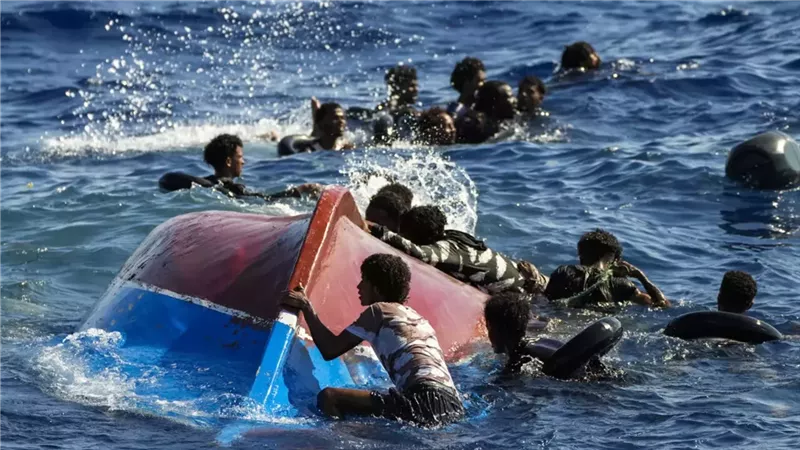 مصرع 18 مهاجرا بعد غرق قاربهم قبالة سواحل جزيرة كريت اليونانية