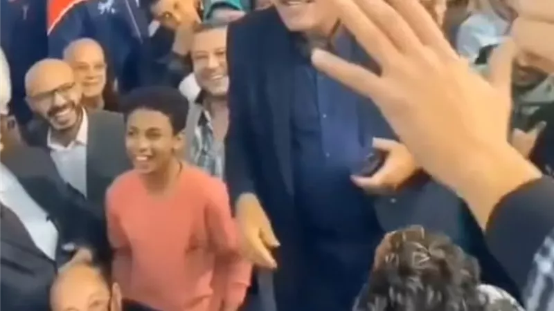 بهتافات شكرًا يا سيسي.. المواطنون يحتفون بقرارات إعادة الانتخابات