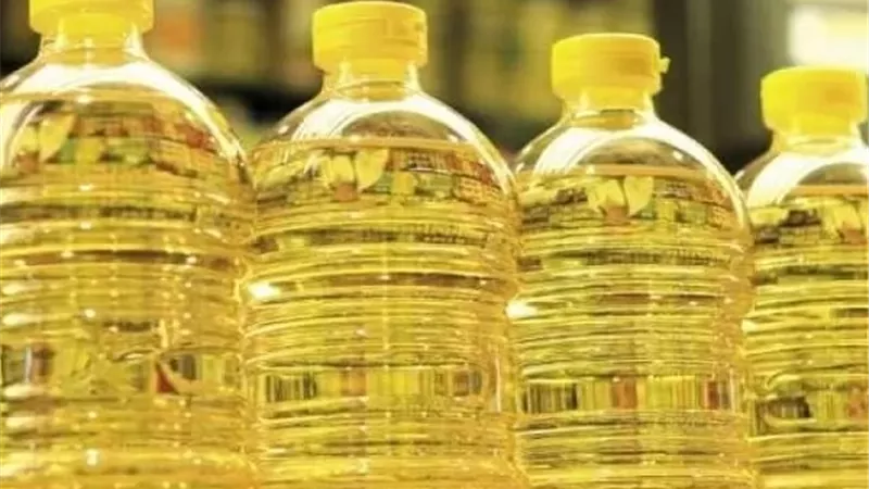 القابضة للصناعات الغذائية: عبوة زيت جديدة زنة لتر ونصف على بطاقات التموين