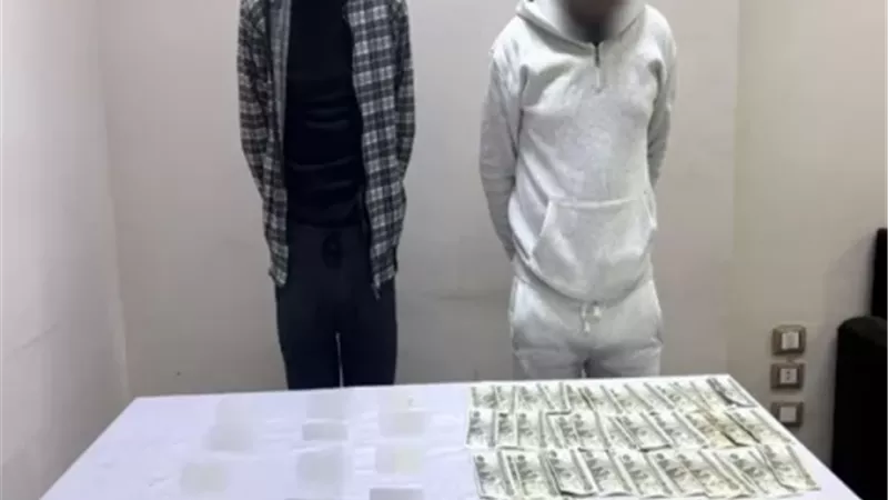 ضبط شخصين يجمعان بطاقات مواطنين ويقدمان رشاوى انتخابية في قنا