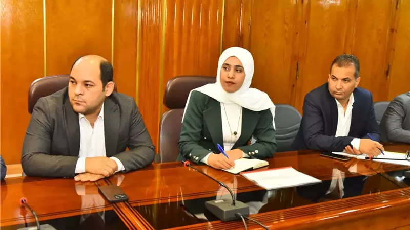 محافظ أسيوط يناقش مع المجلس التصديري تعزيز صادرات النباتات الطبية