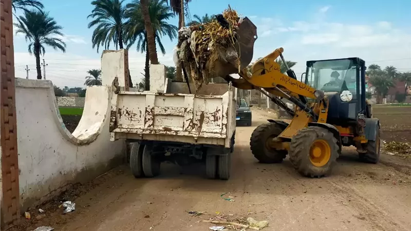 استمرار الحملات المكثفة لرفع كفاءة النظافة والطرق بقرى مركز الفتح