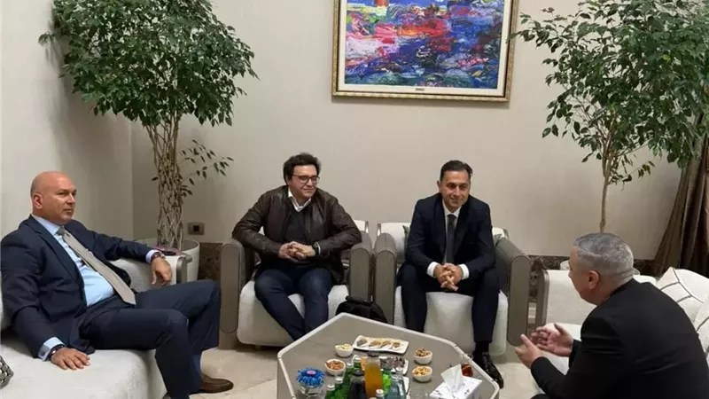 وزير الثقافة يصل إلى أذربيجان للمشاركة في أسبوع باكو للإبداع