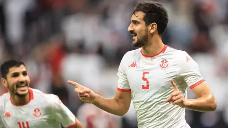 معلول يصنع وبن رمضان يسجل.. تونس تتقدم على قطر بالهدف الأول- شاهد