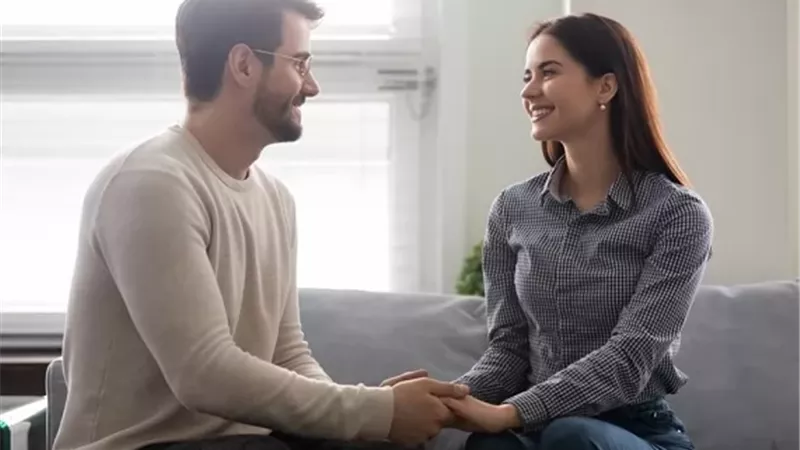 دراسة تكشف .. الزواج والدعم العاطفي يقللان الوزن