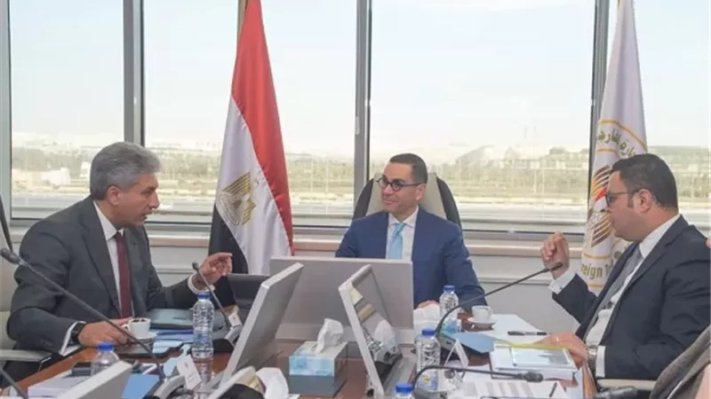 وزراء السياحة والاستثمار والإسكان يبحثون تعزيز الاستثمار السياحي