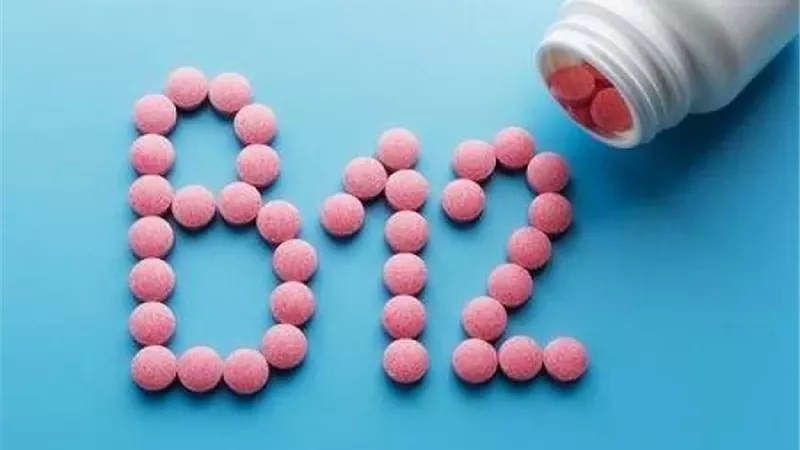 علامات نقص فيتامين B12 .. أعراض داخل الفم قد تكشف الخطر الصامت