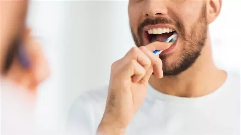 دراسة .. مدة التفريش أهم من نوع الفرشاة في تنظيف الأسنان بفعالية
