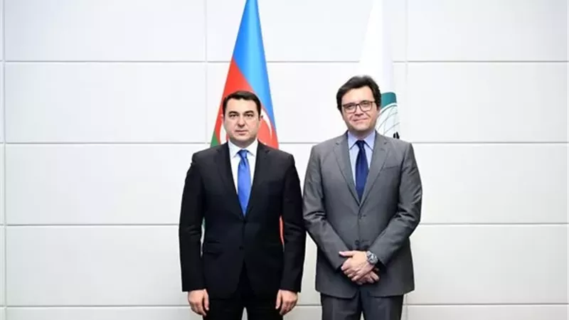 وزير الثقافة يبحث مع نظيره الأذربيجاني سبل تعزيز التعاون
