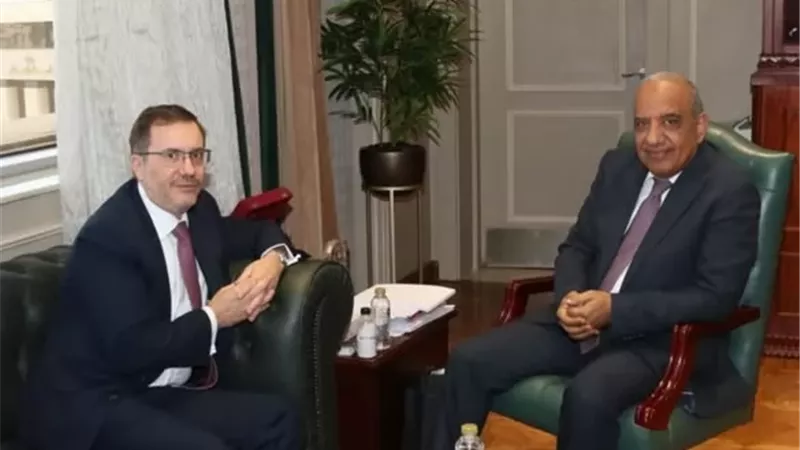 وزير الكهرباء يستقبل سفير بريطانيا لبحث تعزيز التعاون في الطاقة