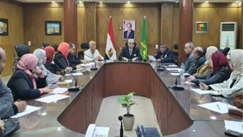 مديرتعليم القليوبية يناقش تحسين التعليم مع مسؤولي مدارس اللغات