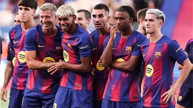فليك يعلن قائمة برشلونة لمواجهة فرانكفورت في دوري أبطال أوروبا