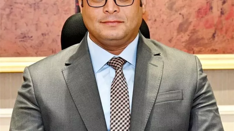وزير الإسكان يهنئ وزير الشباب لاختياره رئيسًا للجنة الحكومية الدولية للتربية البدنية باليونسكو