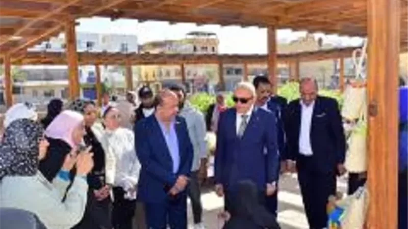 محافظ الأقصر يفتتح معرض منصة «أيادي مصر» بمكتبة مصر