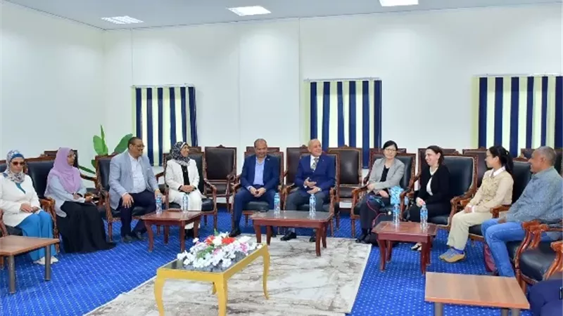 محافظ الأقصر يلتقى وفد «جايكا» بمكتبة مصر العامة