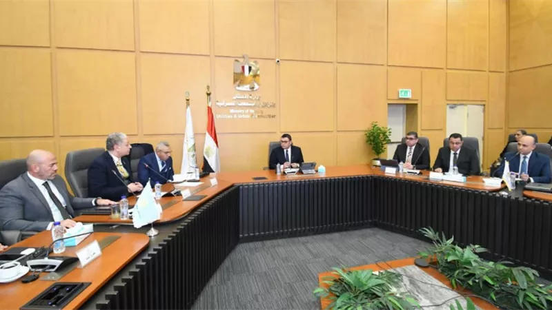 وزير الإسكان يتابع موقف مشروع منطقة الأعمال المركزية بالعاصمة الجديدة