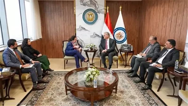 مباحثات مع البنك الأوروبي لتعزيز تمويلات البترول والتعدين