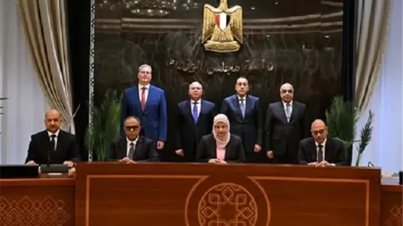 رئيس الوزراء يشهد توقيع اتفاقية تسوية مع 