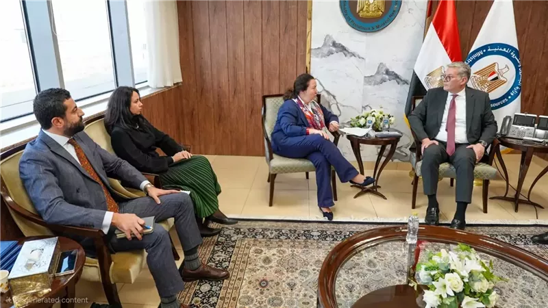 محادثات مع البنك الأوروبي لتعزيز التمويل والاستثمار في البترول